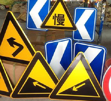 通海标识标牌中颜色的确定是很重要的。